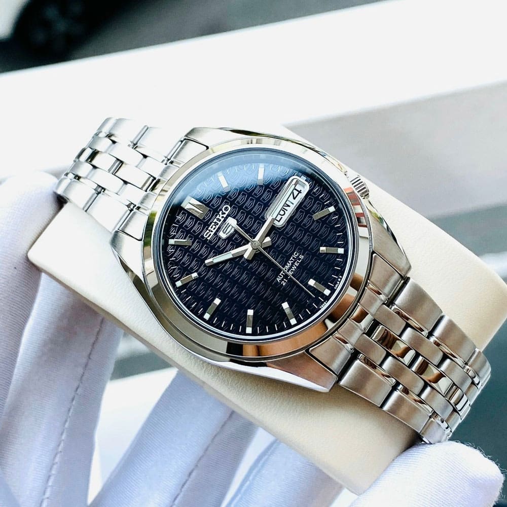 Seiko SNK357K1 7