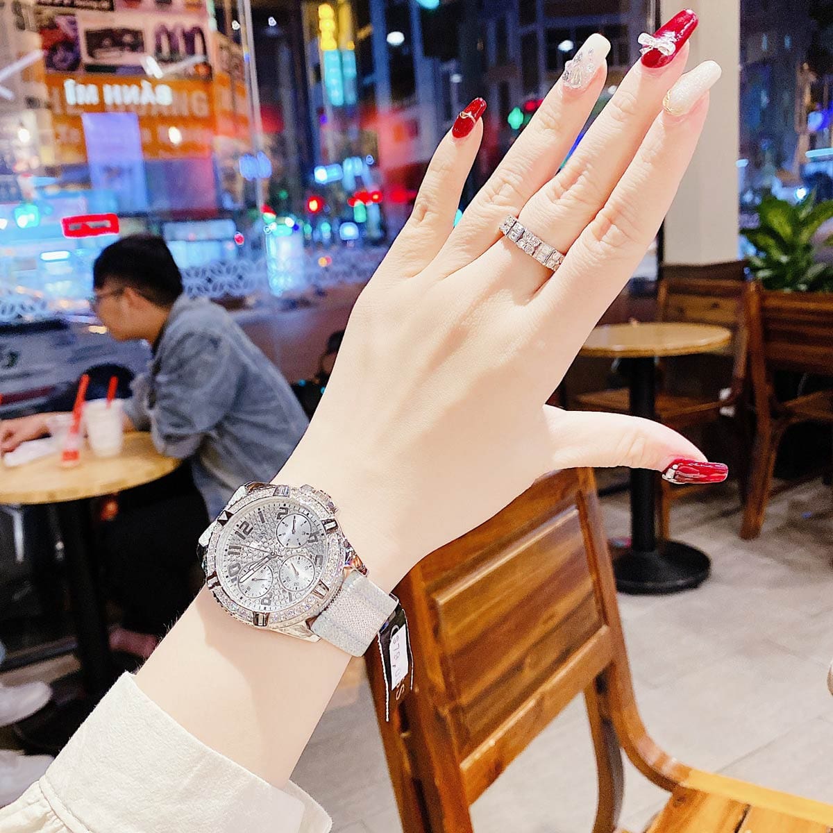 Guess GW0046L1 1