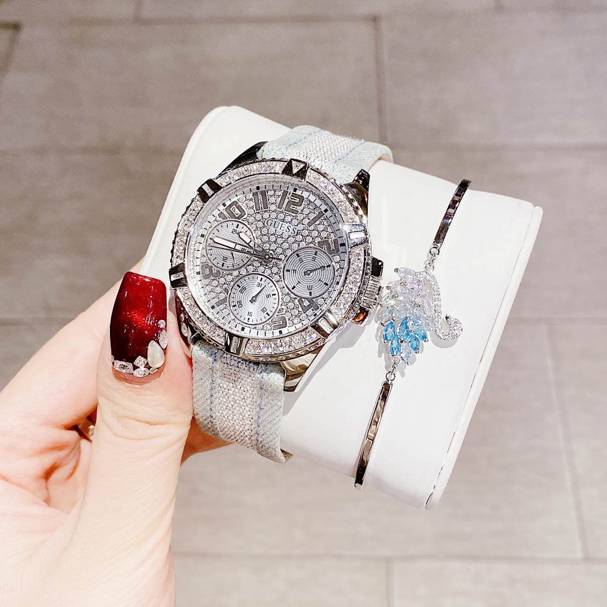 Guess GW0046L1 3
