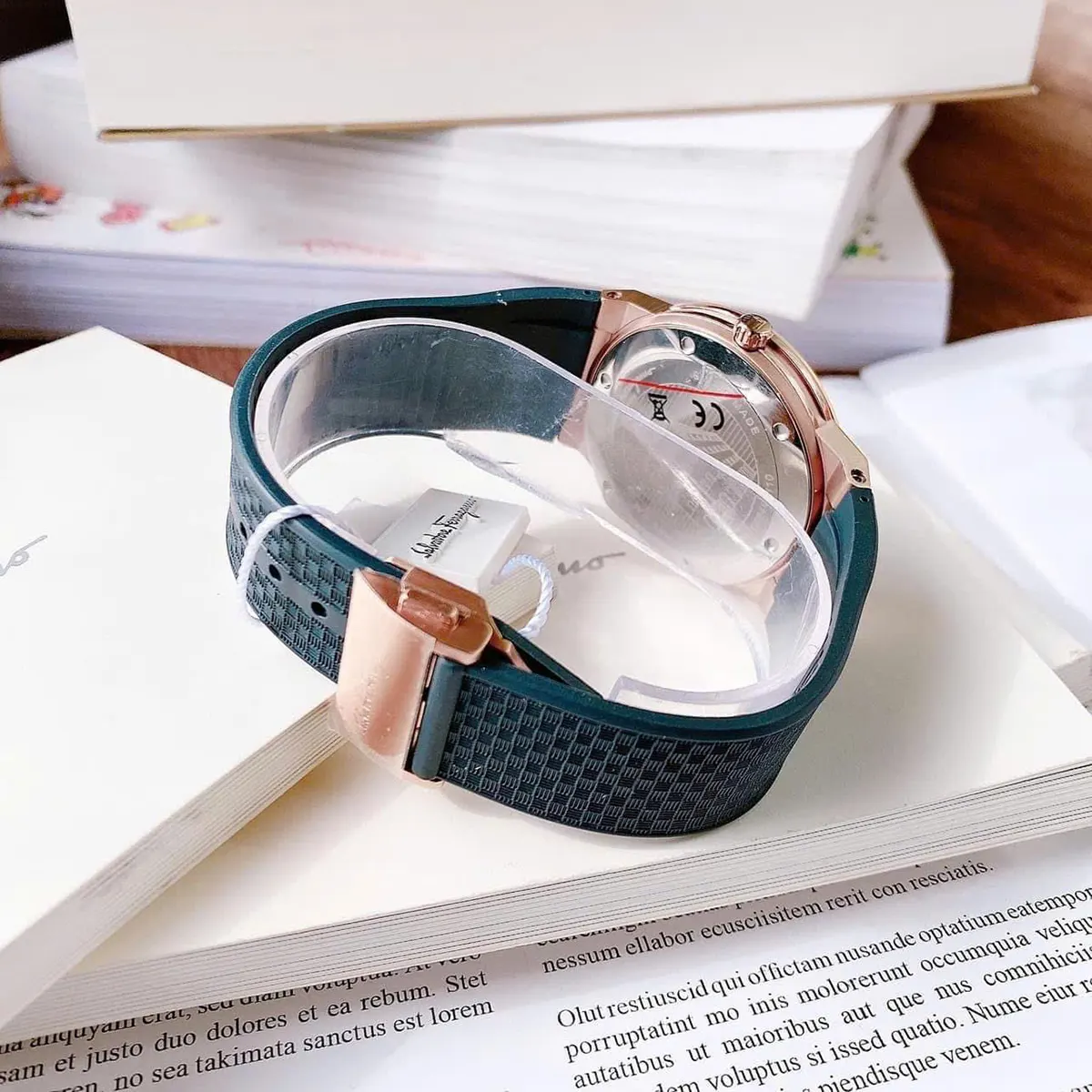 Salvatore Ferragamo SFHP00420 (2)