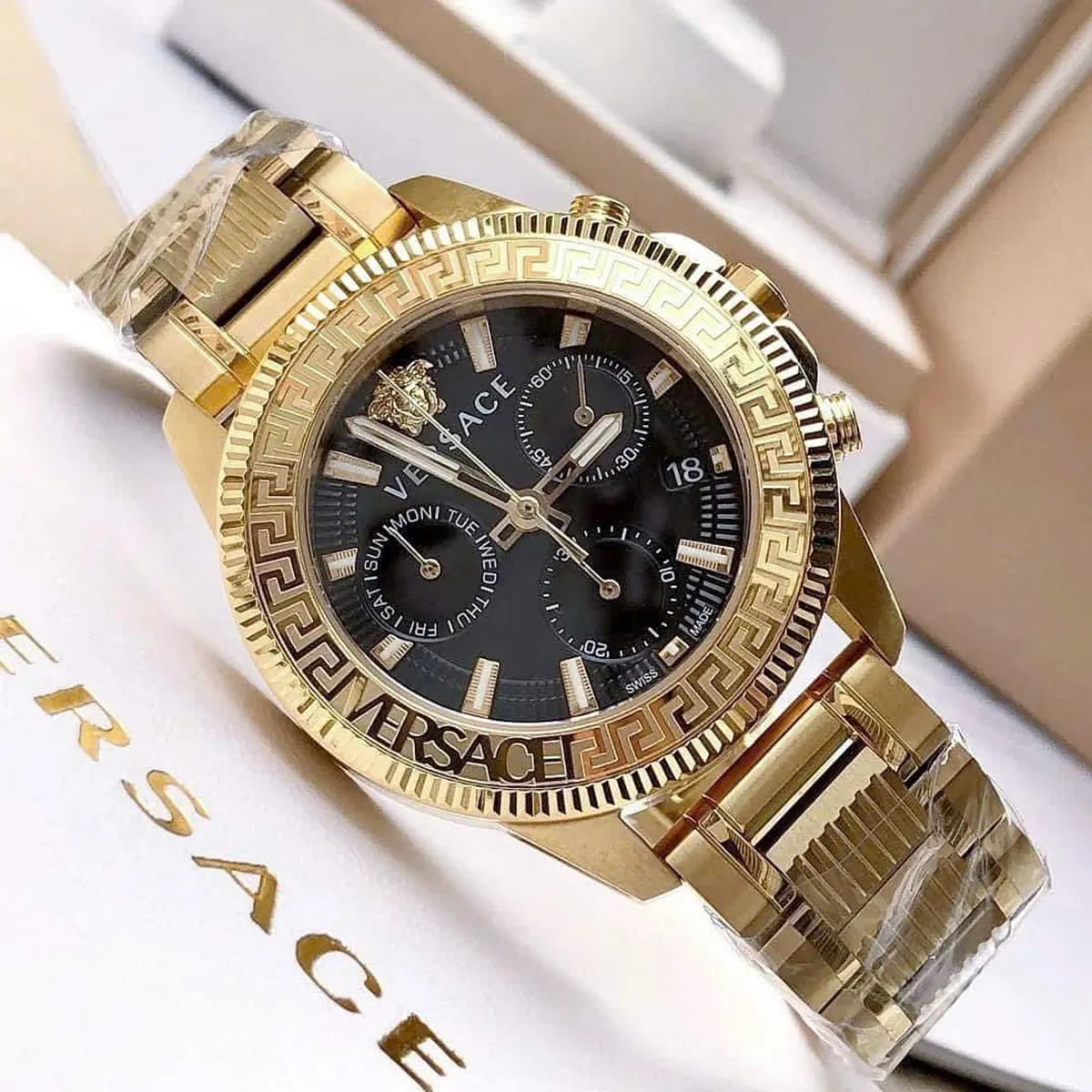 Versace Greca Action Chronograph VE3J00622 (1)