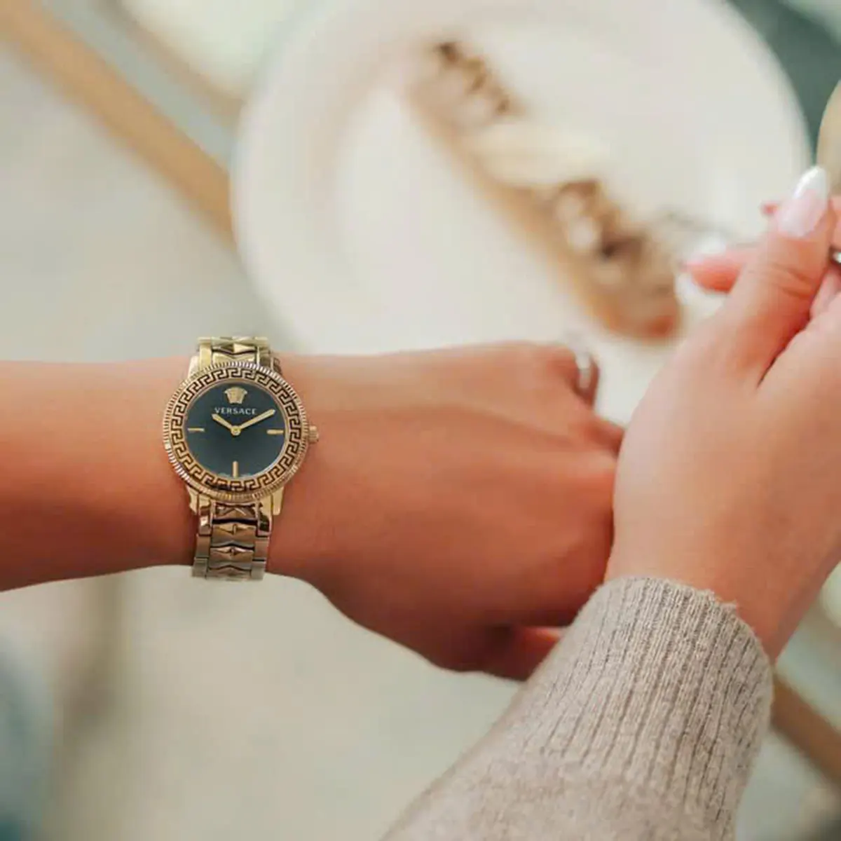 Versace V Tribute Watch VE2P00622 (6)