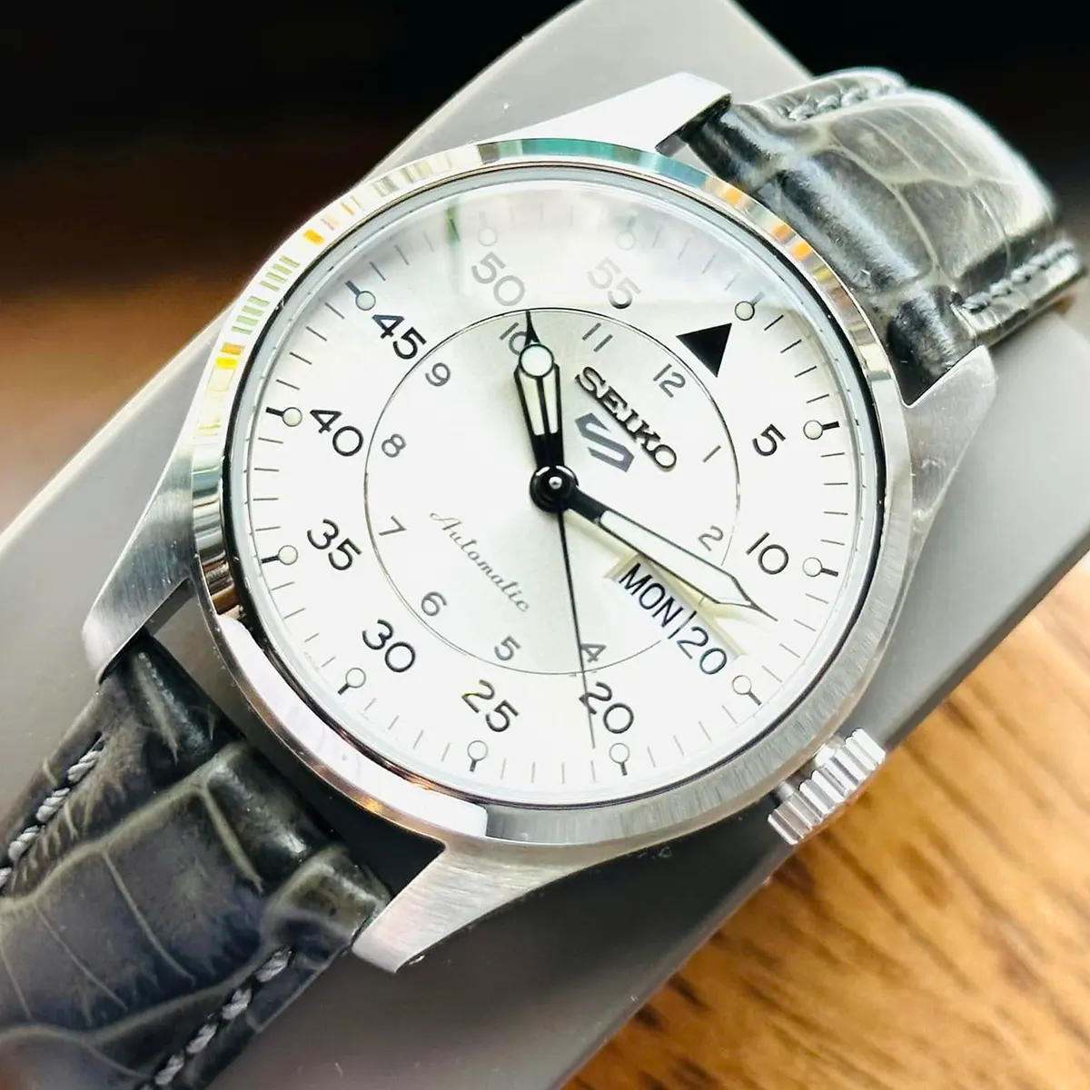 Seiko 5 Sports Automatic SRPJ87K1 (1)