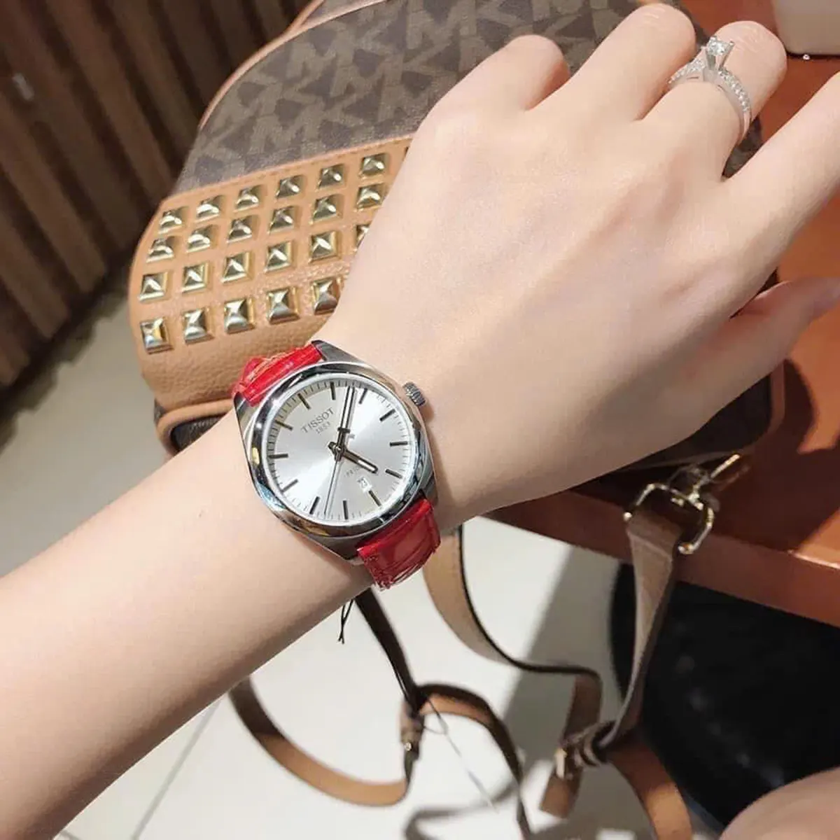 Tissot Quartz T101.210.16.031.03 (5)