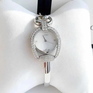 Đồng Hồ Nữ Gucci YA139505 Dạng Lắc Tay chính hãng tại WinWatch