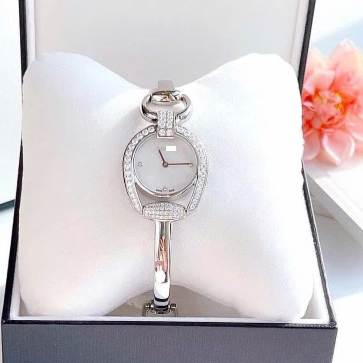 Đồng Hồ Nữ Gucci YA139505 Dạng Lắc Tay thương hiệu Gucci - WinWatch