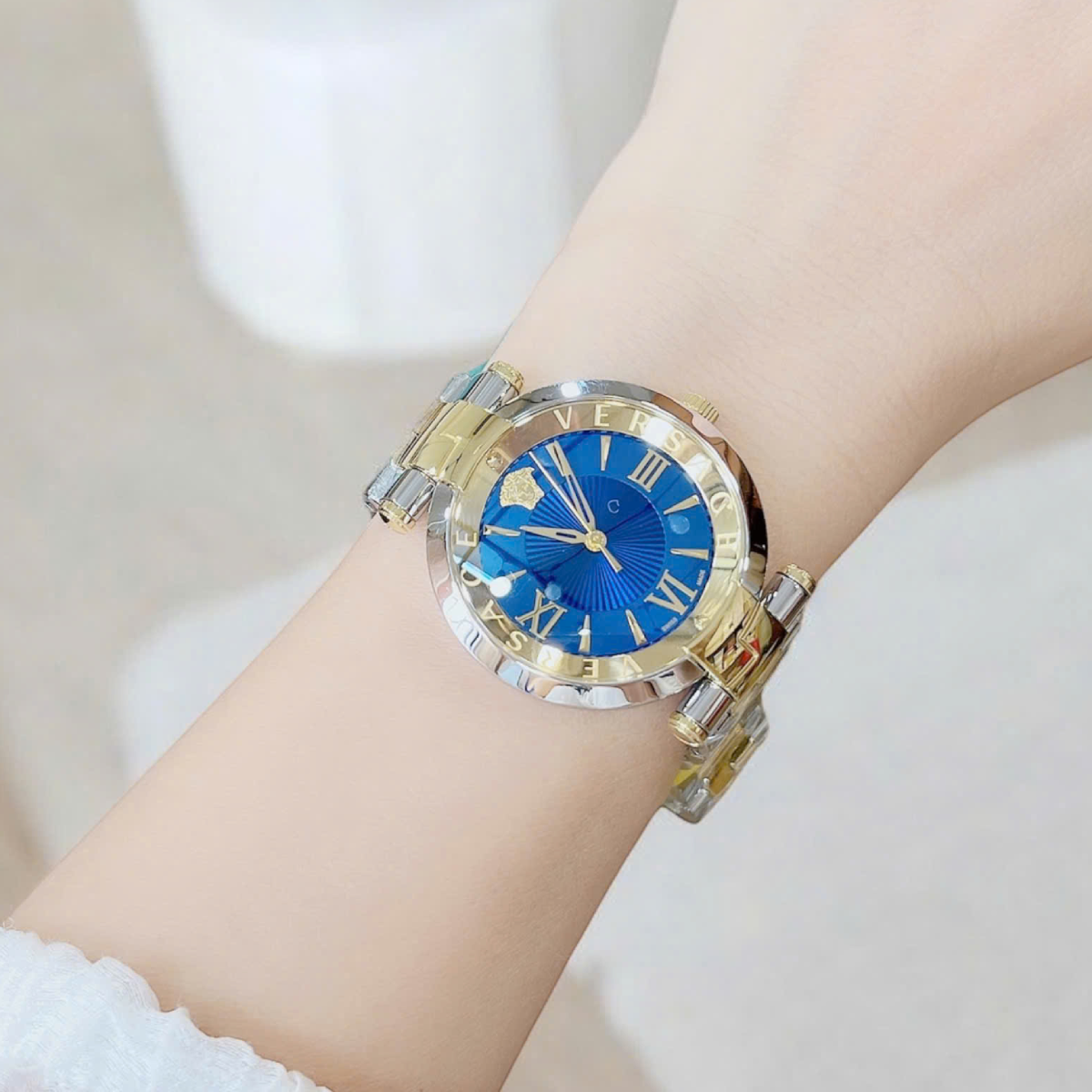 Đồng Hồ Nữ Versace VAI230017 Dây Thép dây đeo và khóa - WinWatch