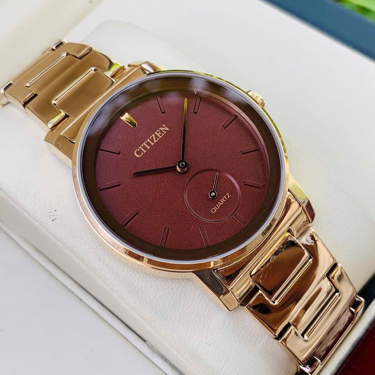 Mặt số đỏ mận đồng hồ nữ Citizen EQ9063-55X kim giây 6 giờ